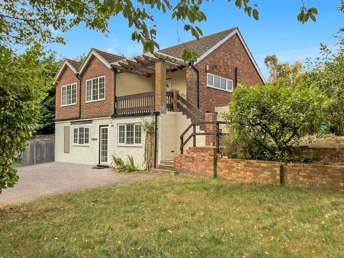 4 Bedroom Detached House To Rent In Wood Lane, Woodcote, RG8