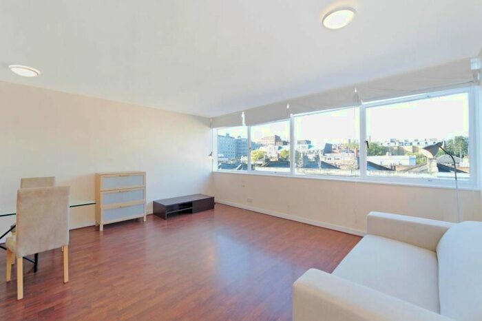 2 Bedroom Flat To Rent In Corringham, - Craven Hill Gardens, London, W2