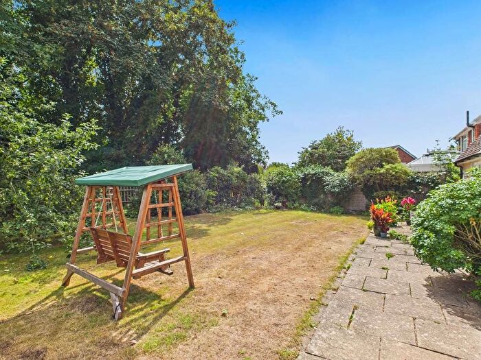 4 Bedroom Chalet For Sale In High Street, Wraysbury, Berkshire, TW19