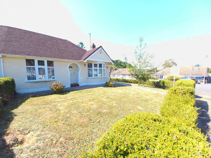 3 Bedroom Bungalow To Rent In Ashdown Crescent Hadleigh, Essex, SS7