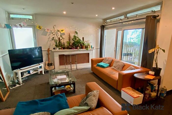 4 Bedroom Maisonette To Rent In Victoria Rise, Clapham Common, SW4