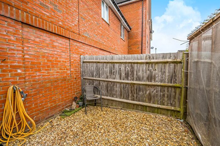 2 Bedroom Coach House For Sale In Cavendish Drive, Locks Heath, SO31