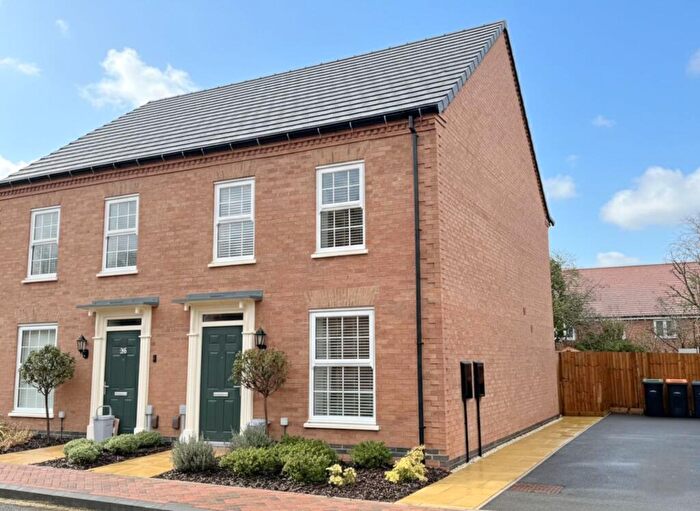 3 Bedroom Semi-Detached House To Rent In Inverness Way, Biddenham, MK40