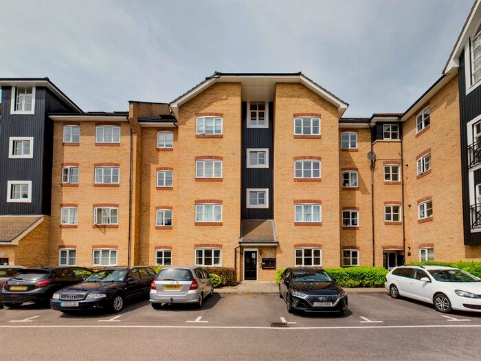 2 Bedroom Flat To Rent In Stephenson Wharf, Hemel Hempstead, Hertfordshire, HP3