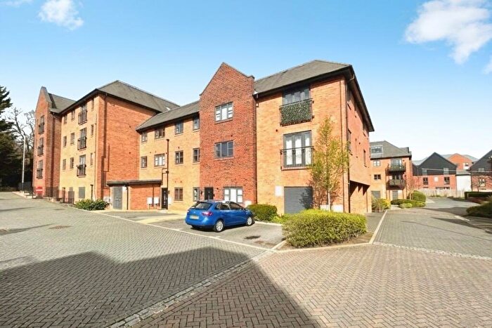 1 Bedroom Flat For Sale In Carter Court, Hook, Hampshire, RG27