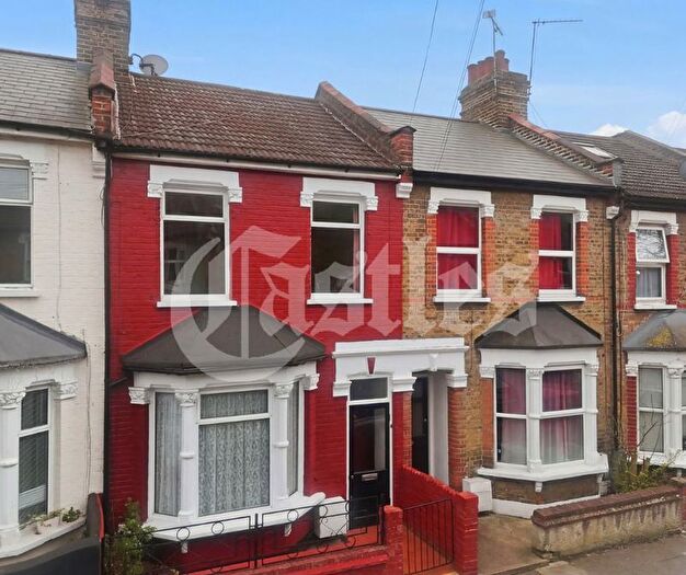 2 Bedroom Property For Sale In Clonmell Road, London, N17