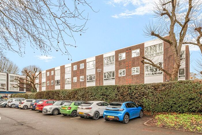 1 Bedroom Flat For Sale In Ashburnham Road, Richmond, TW10