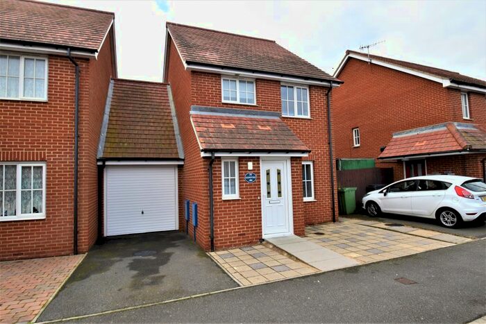 3 Bedroom Link Detached House To Rent In Vine Square, Eastbourne BN22