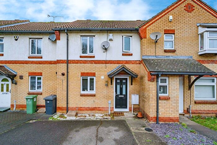 2 Bedroom Terraced House For Sale In Lorimer Close, Luton, LU2
