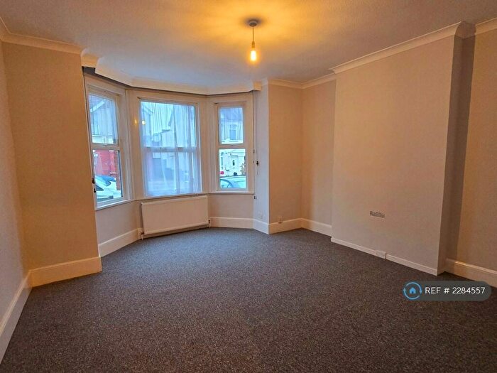 2 Bedroom Flat To Rent In District Road, Wembley, HA0