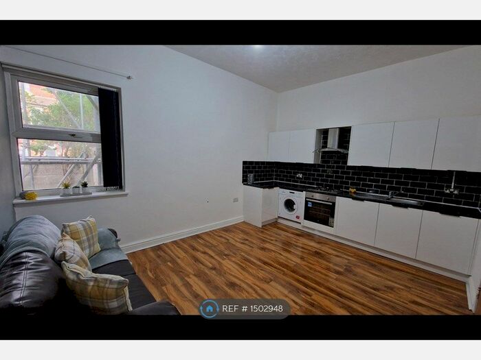 3 Bedroom Flat To Rent In St Mary's Hall Road, Crumpsall, M8