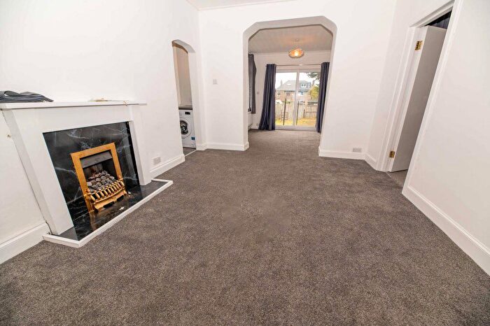 3 Bedroom Flat To Rent In L – Colinton Mains Grove, Edinburgh, EH13