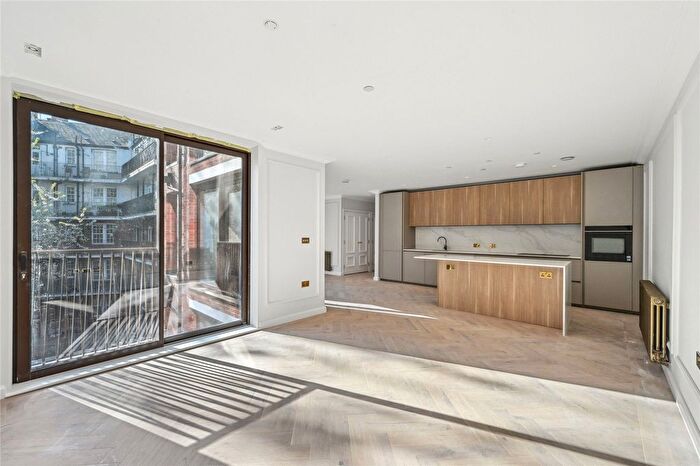 3 Bedroom Flat To Rent In Homer Row, London, W1H