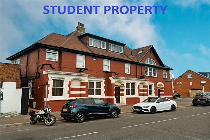 2 Bedroom Flat To Rent In Bedroom Flat In Winton, BH9