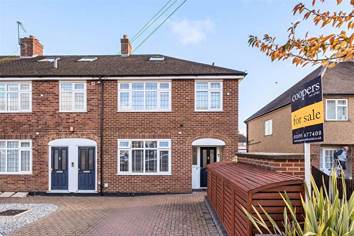 1 Bedroom Maisonette For Sale In East Mead, Ruislip, HA4