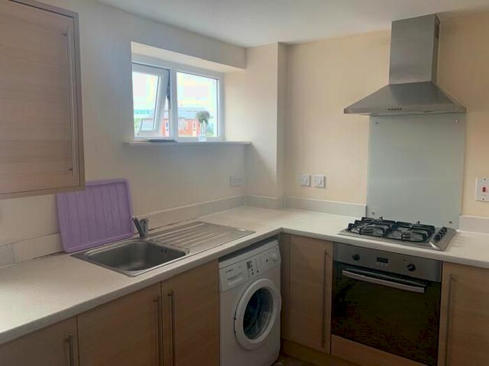 2 Bedroom Flat To Rent In Aviation Avenue, Hatfield, AL10
