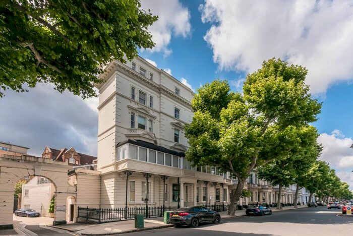 2 Bedroom Flat To Rent In Queen's Gate, South Kensington, London, SW7