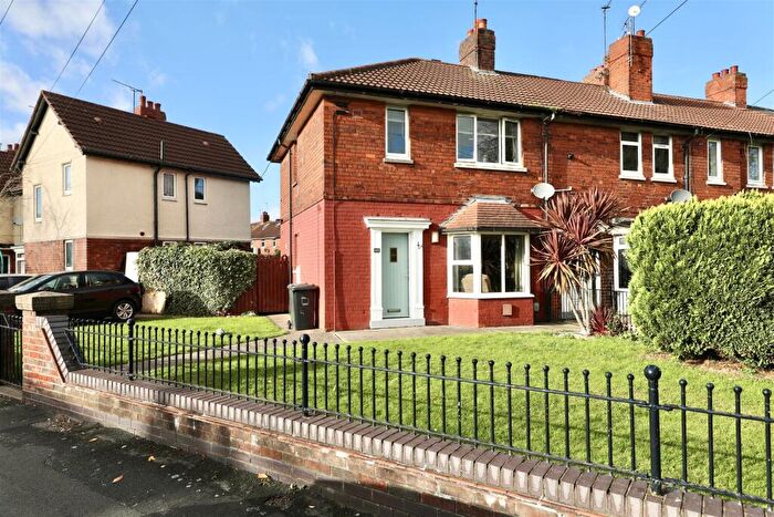 3 Bedroom End Of Terrace House For Sale In Segrave Grove, Hull, HU5