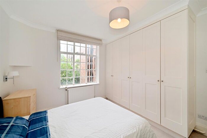 1 Bedroom Flat For Sale In Britten Street, Chelsea, SW3