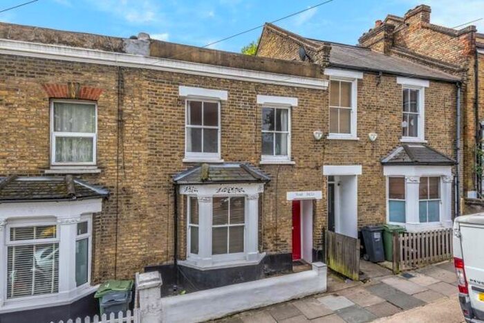 1 Bedroom Flat To Rent In Lansdowne Hill Norwood, London, SE27