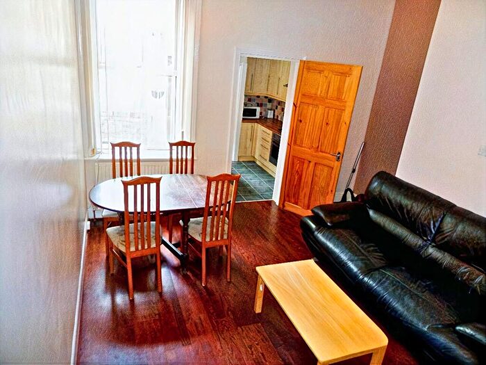 2 Bedroom Flat To Rent In Simonside Terrace, Heaton, Newcastle Upon Tyne, NE6