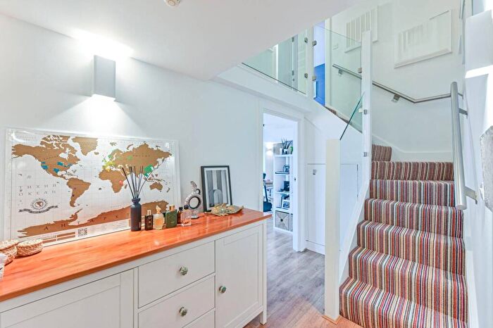 2 Bedroom Flat To Rent In Cadogan Road, Woolwich Riverside, London, SE18