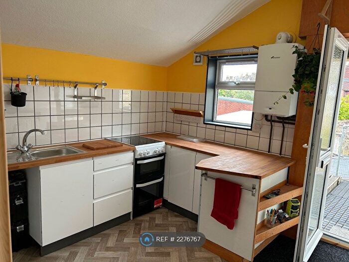 2 Bedroom Flat To Rent In Sandy Park Road, Bristol, BS4