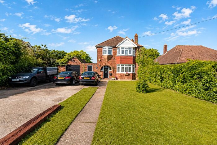 3 Bedroom Detached House For Sale In Horton Road, Staines-Upon-Thames, TW19
