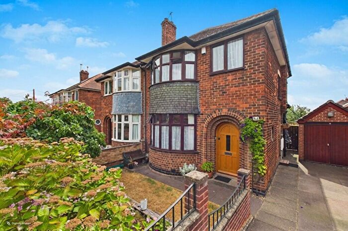 3 Bedroom Semi-Detached House For Sale In Beeches Road, Loughborough, LE11