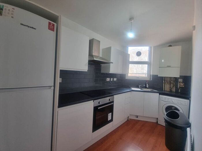 2 Bedroom Flat To Rent In Green Lanes, Harringay Ladder, N4
