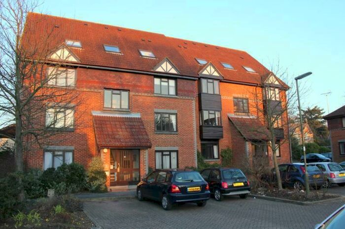Flat To Rent In Woking, Surrey, GU22