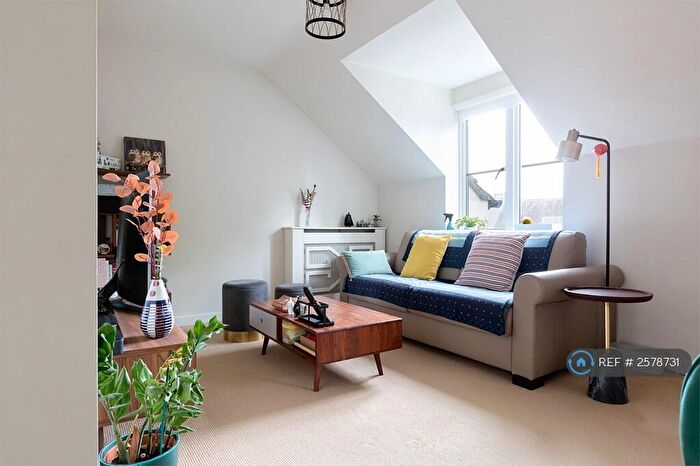 2 Bedroom Flat To Rent In Ash Tree Court, London, N2