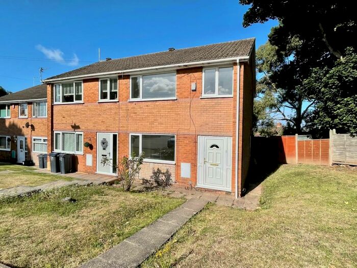 3 Bedroom House To Rent In Damar Croft, Birmingham, B14