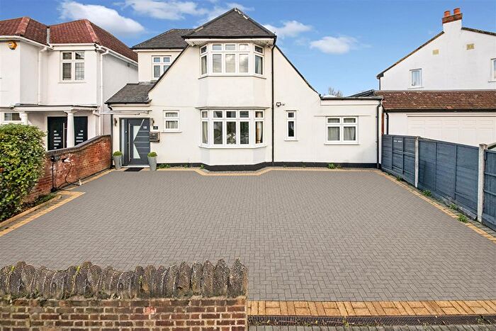 4 Bedroom Detached House For Sale In Minterne Avenue, Norwood Green, Southall, UB2