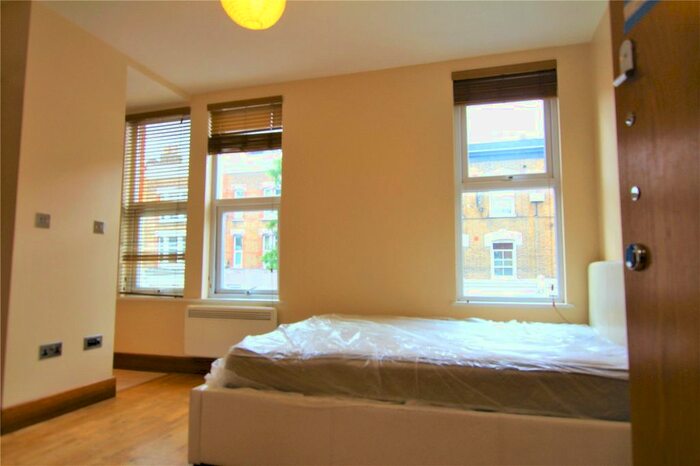 Studio To Rent In Chatsworth Road, Hackney, London, E5
