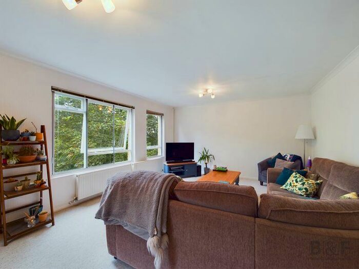 2 Bedroom Flat To Rent In Overnhurst Court, Downend, BS16