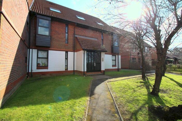 1 Bedroom Flat To Rent In Veryan, Horsell, Woking GU21