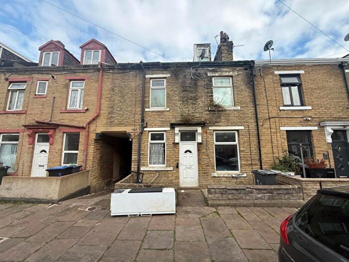 2 Bedroom Terraced House For Sale In Victor Terrace, Bradford, BD9