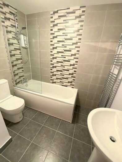 1 Bedroom Flat To Rent In The Avenue, Worcester Park, KT4