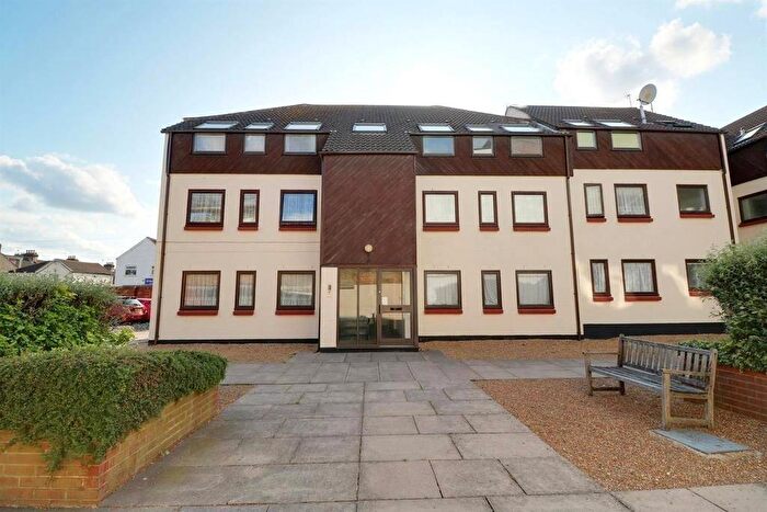 2 Bedroom Flat To Rent In Connaught Road, Ilford, Essex, IG1