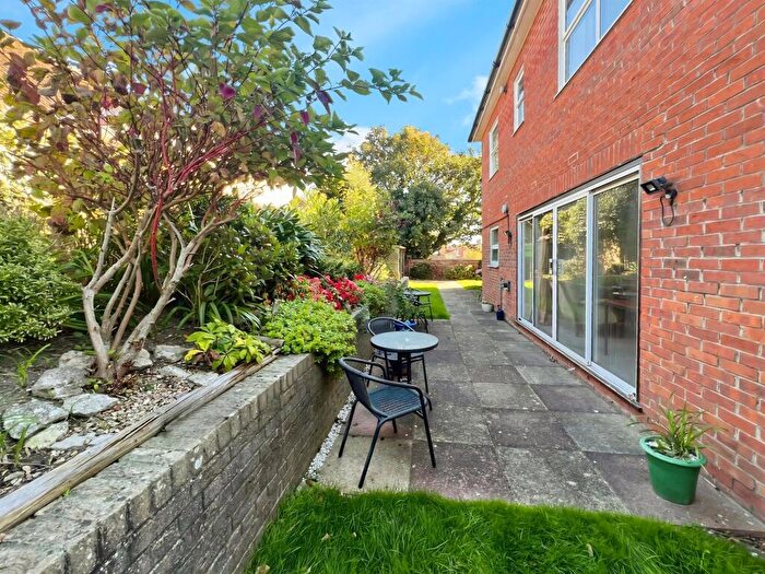 2 Bedroom Retirement Property For Sale In Grosvenor Road, Weymouth, DT4