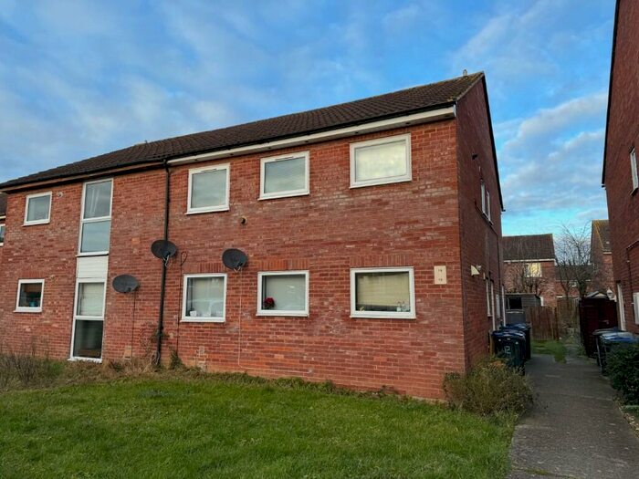 2 Bedroom Flat To Rent In Malvern Close, Melksham, Wiltshire, SN12