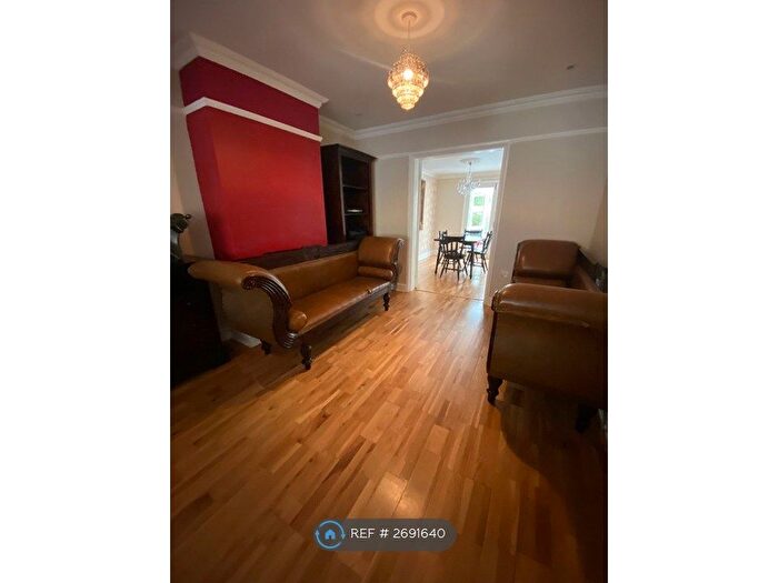 3 Bedroom Semi-Detached House To Rent In Milton Road, Cambridge, CB4