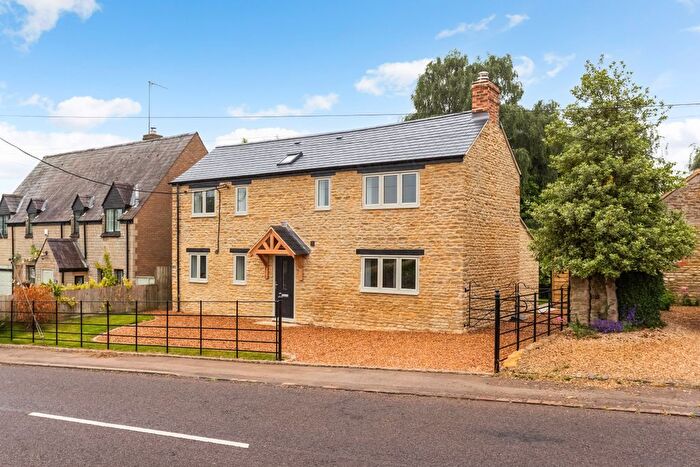 4 Bedroom Detached House For Sale In Blenheim, Croughton, NN13