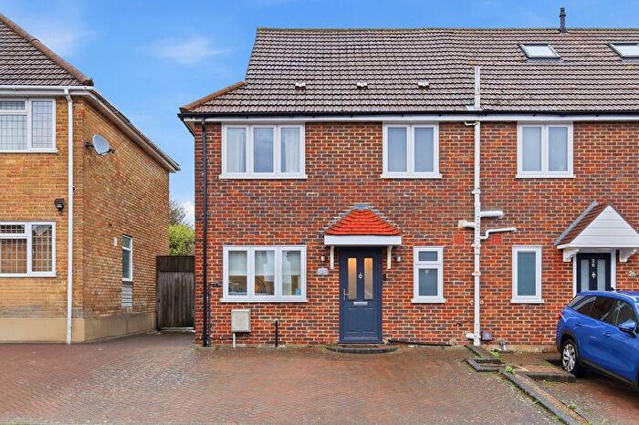 4 Bedroom Semi Detached House For Sale In Upland Road, Billericay, CM12