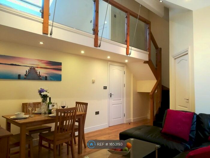 2 Bedroom Flat To Rent In Sketty Road, Swansea, SA2