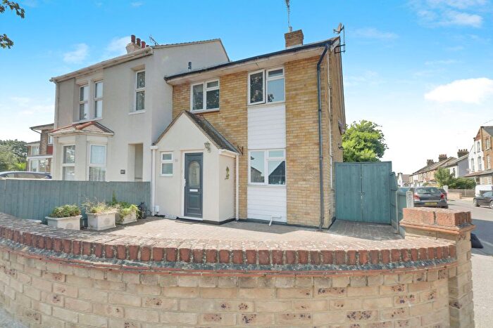 3 Bedroom Semi-Detached House For Sale In Ness Road, Southend-On-Sea, SS3