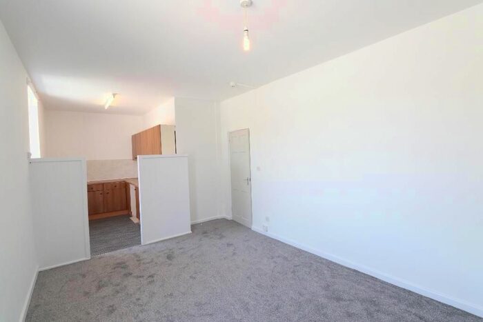 2 Bedroom Flat To Rent In Victoria Parade, Rossendale, BB4