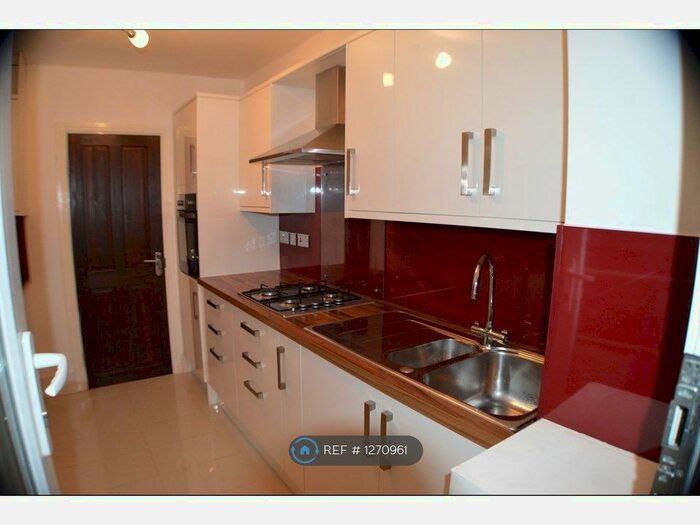 3 Bedroom Flat To Rent In Warwick Gardens, London CR7