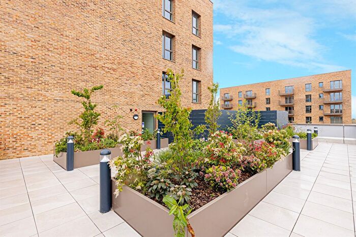 1 Bedroom Flat To Rent In Clovelly Road, Hounslow, TW3